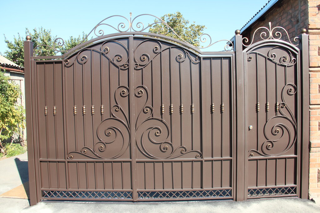 Ворота из профлиста кованые: Ворота из профнастила с элементами ковки. Цены на ворота и калитки