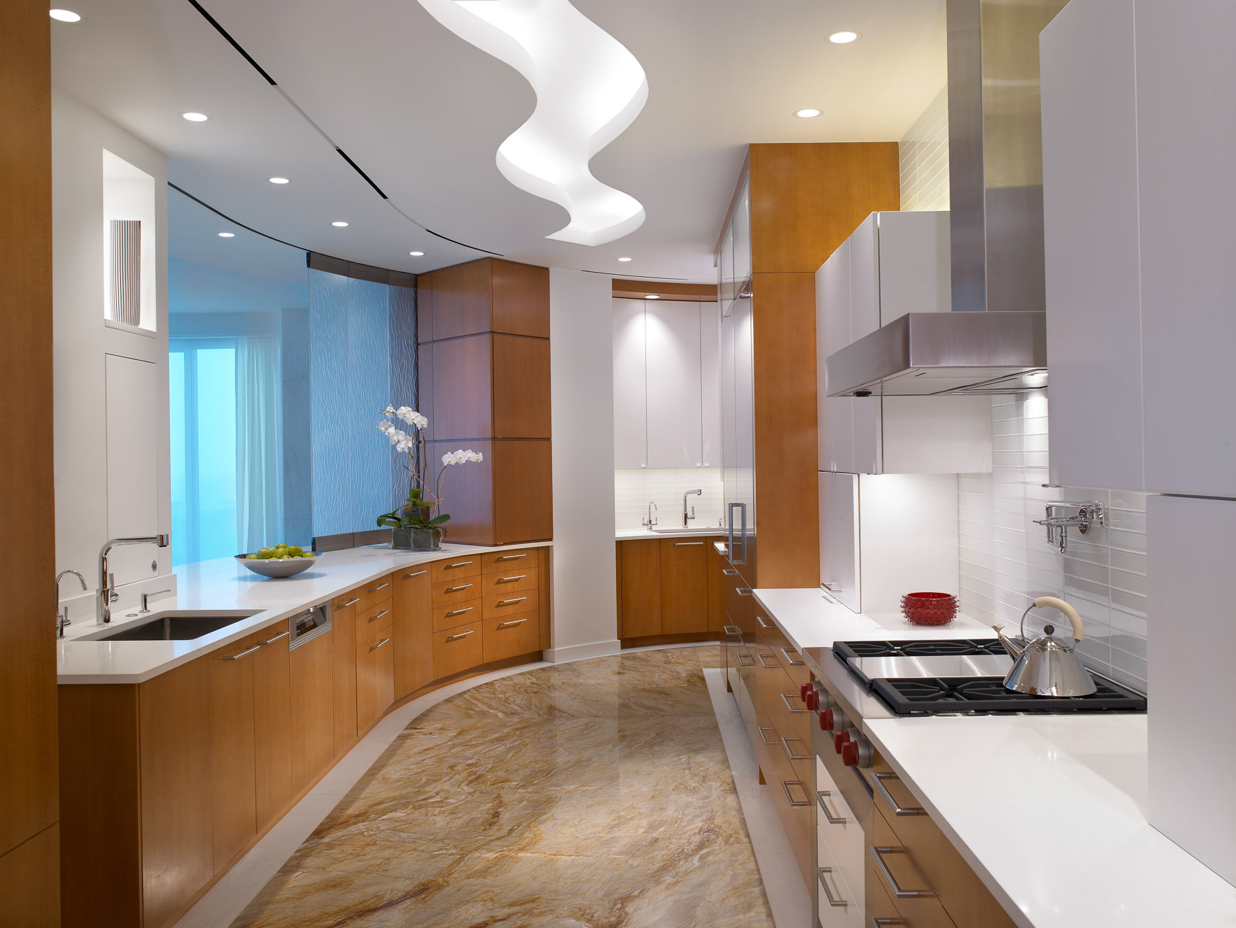 Какой потолок лучше сделать на кухне в квартире: Какой потолок лучше сделать на кухне: Эксперт рекомендует