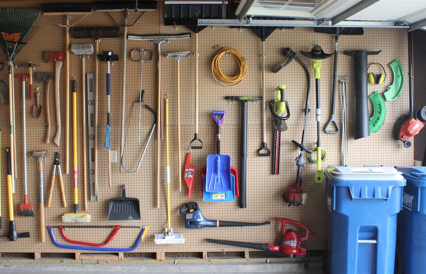 Полки для инструмента в гараже: Полки в гараже своими руками, 10 вариантов с фото как сделать полки для гаража