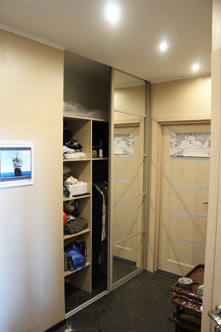 Шкафы в коридоре встроенные фото: Встроенный шкаф в прихожую - 75 фото необычного сочетания