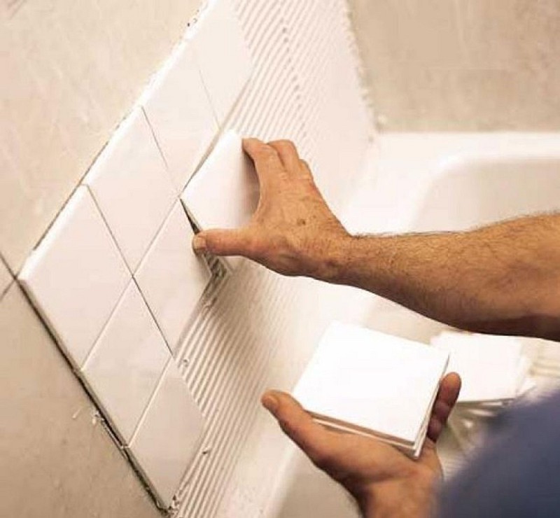 Как положить на стену кафель: Как класть плитку на стену: как положить настенную плитку в ванной и других комнатах