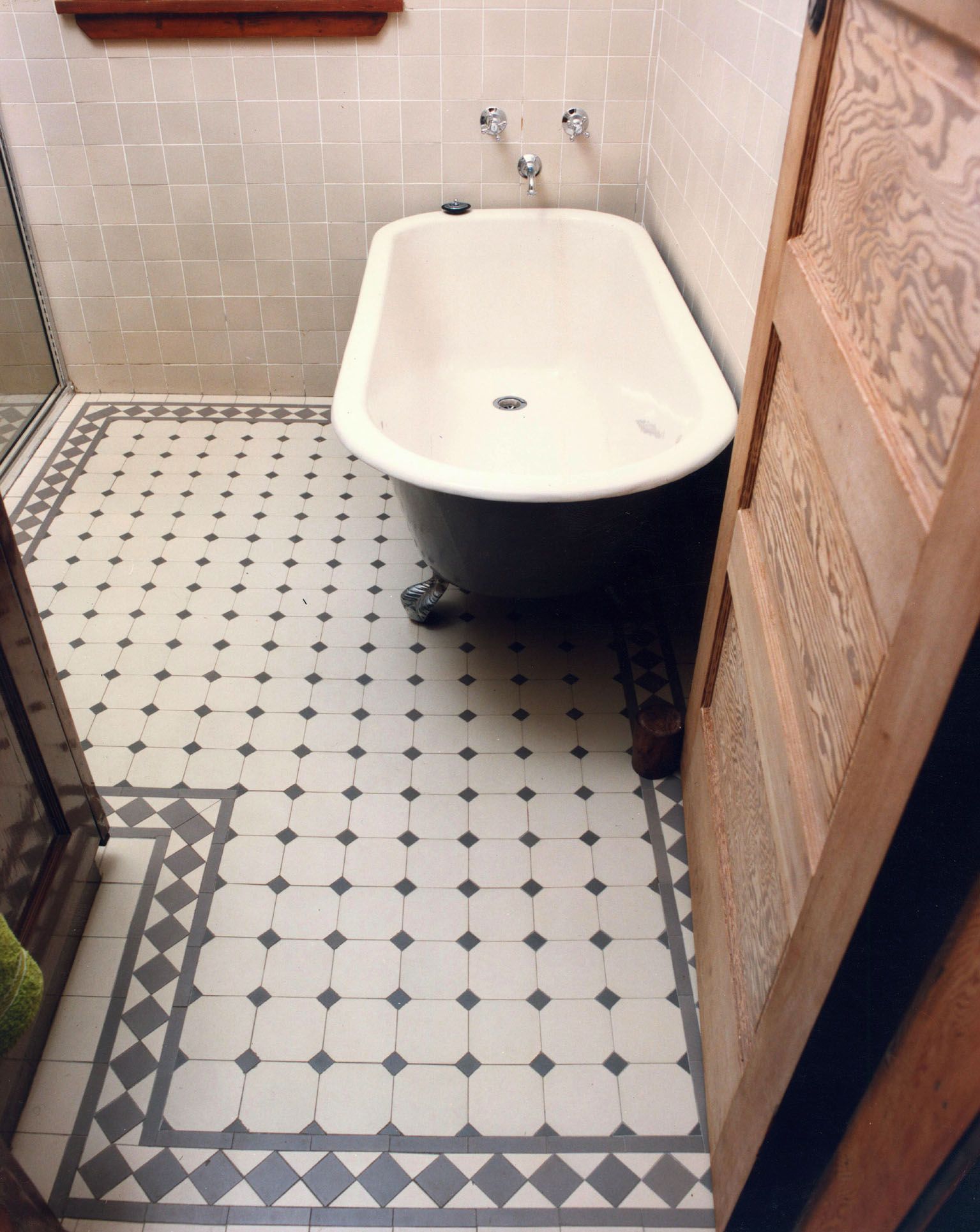 Керамогранит для туалета: Как правильно подобрать плитку для туалета с маленькой площадью?