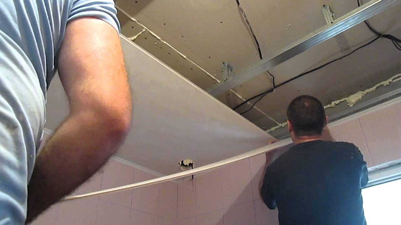 Крепление панели пвх на потолок: Установка ПВХ панелей на потолок своими руками: монтаж