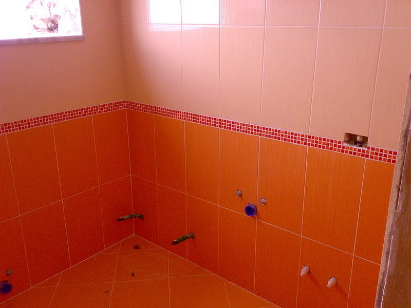 Как класть плитку на стены в ванной: Как класть плитку на стены ванной?