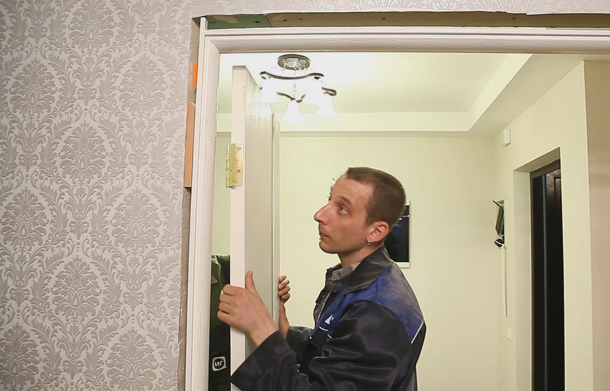 Как устанавливают двери межкомнатные видео: входные металлические и межкомнатные двери в Курске