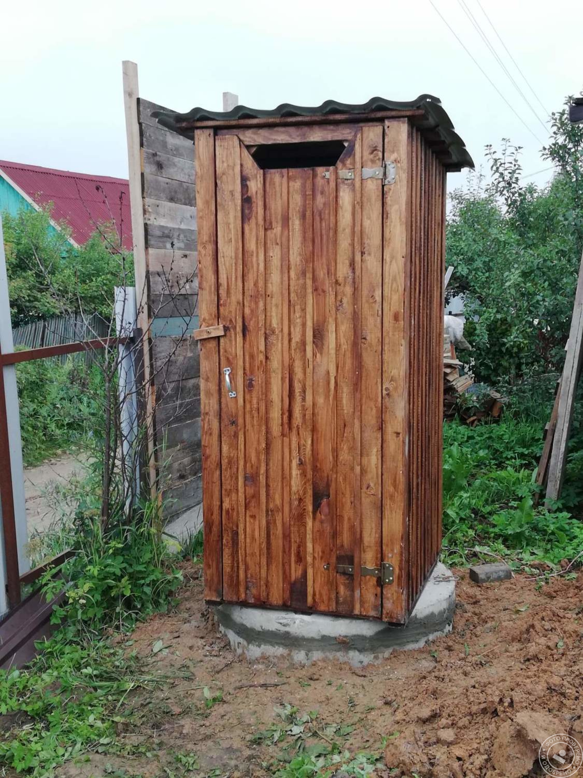 Установка уличного туалета: Как обустроить дачный туалет