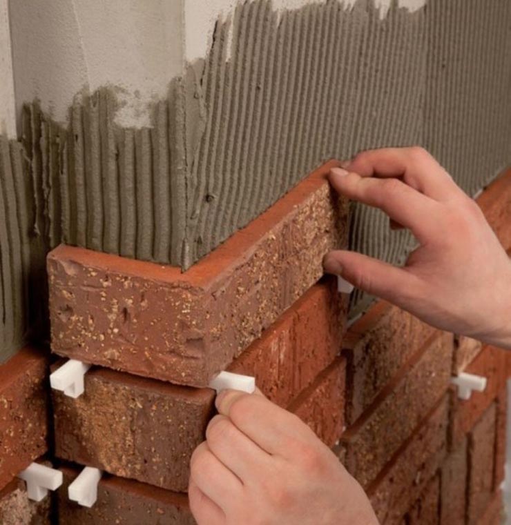 Как класть кирпич гипсовый: Как клеить гипсовые кирпичики на стену