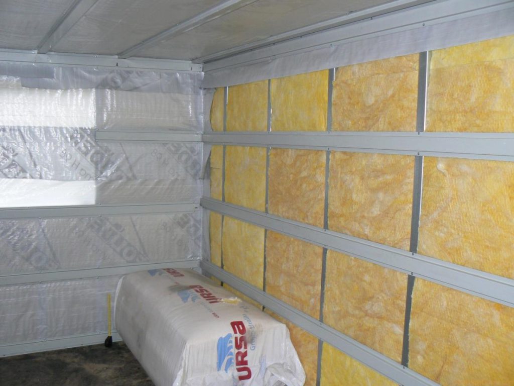 Какой утеплитель лучше для стен дома внутри: выбор материалов и особенности монтажа
