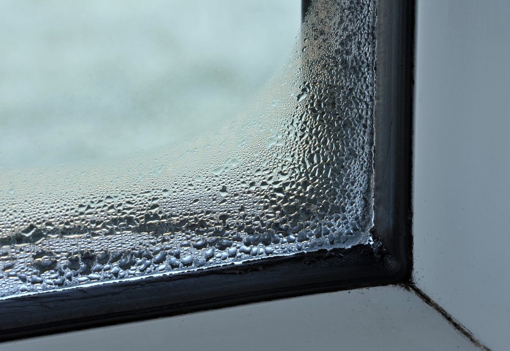 Что делать когда потеют окна: Потеют окна – как избавиться от конденсата