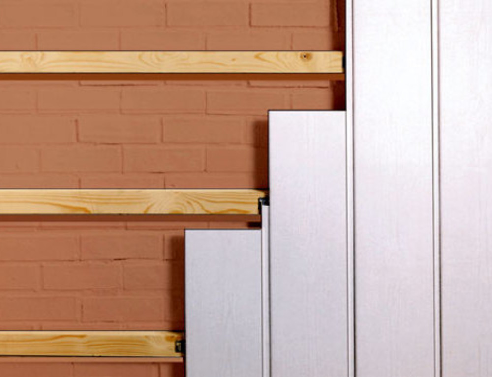 Как пвх панели прикрепить к стене: Как крепить панели ПВХ к стене и потолку различными способами