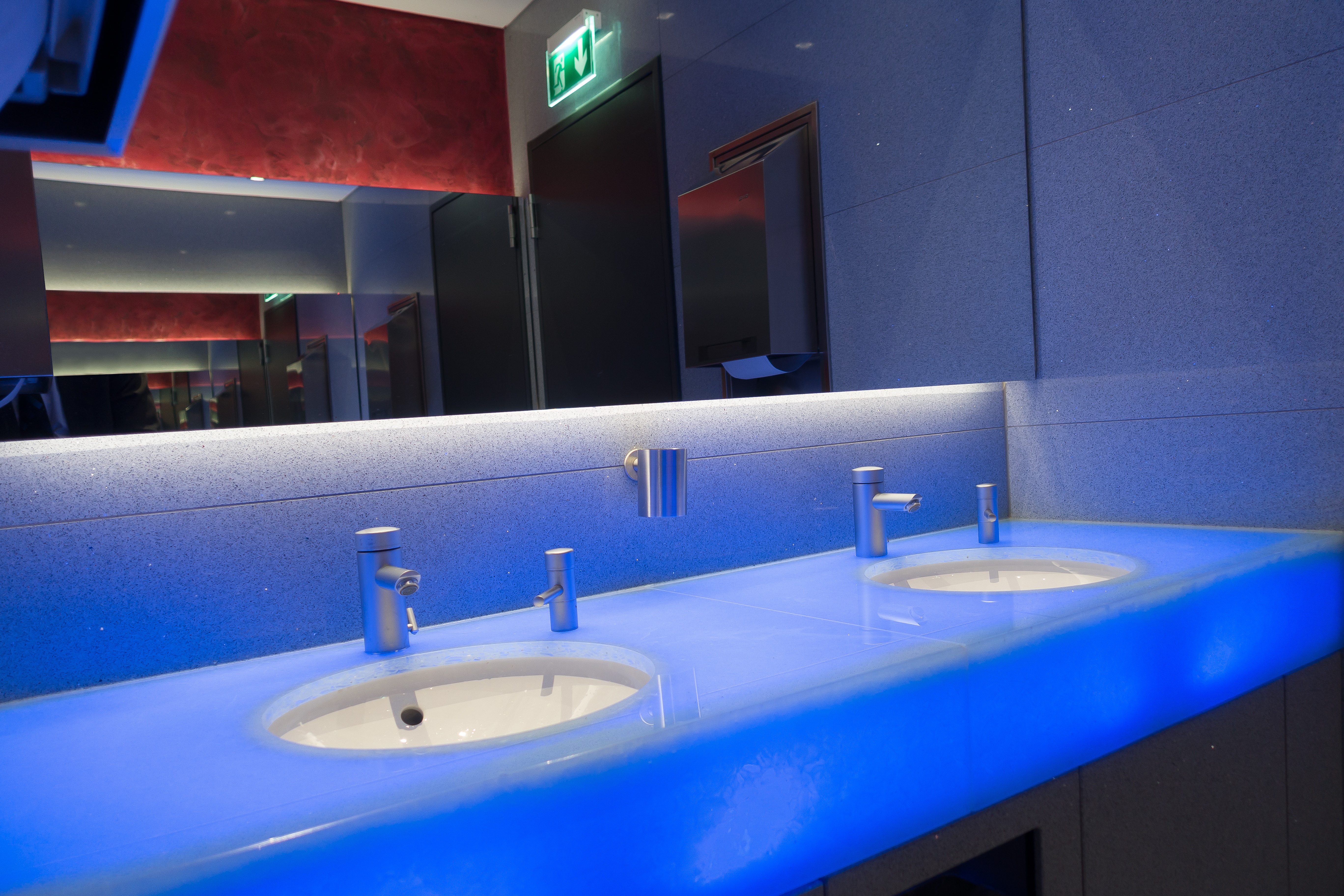 Ванны подсветка: Подсветка в ванной - 50 фото лучших идей освещения в ваннойДекор и дизайн интерьера