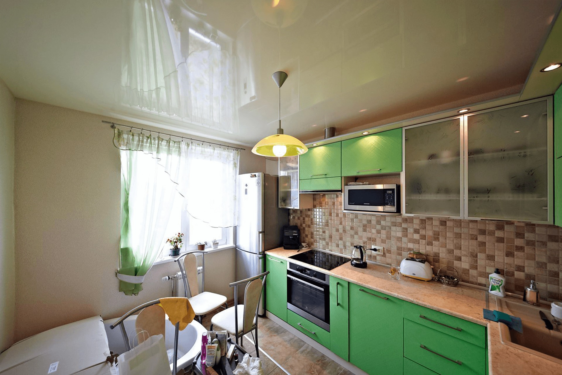 Какой потолок лучше сделать на кухне в квартире: Какой потолок лучше сделать на кухне: Эксперт рекомендует