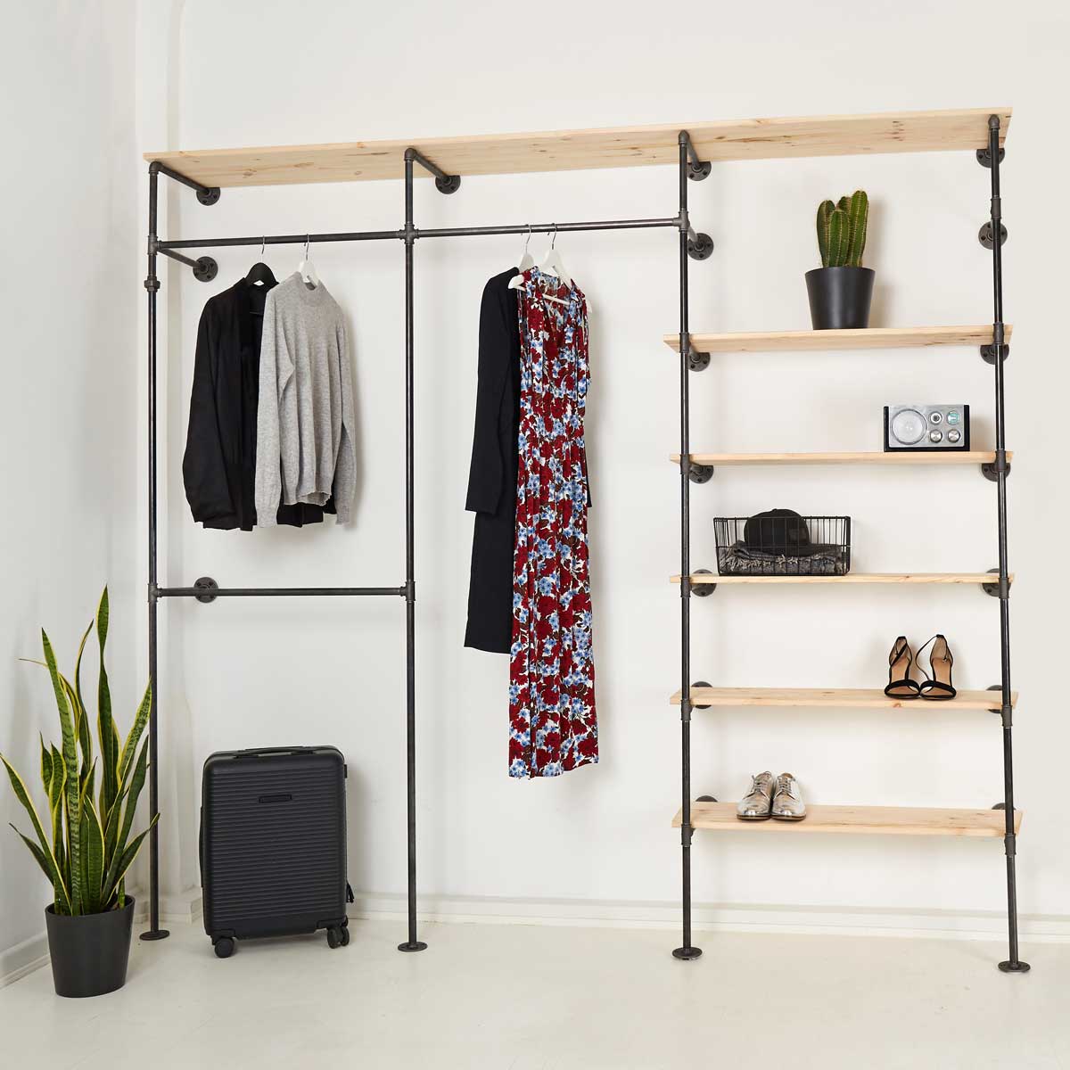 Гардеробная система в спальне: гардеробы из гипсокартона, планировка шкафа в маленьком интерьере