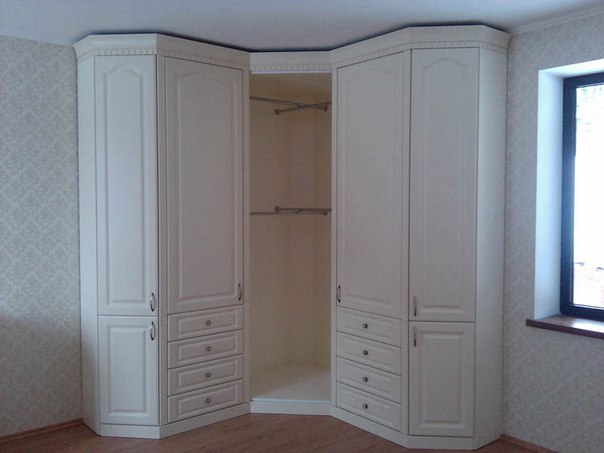Шкаф в спальню угловой с распашными дверями варианты фото: Угловые шкафы (50 фото): виды, формы, варианты наполнения