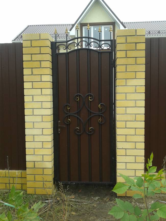 Калитка и ворота из профлиста фото: Ворота и калитки из профнастила