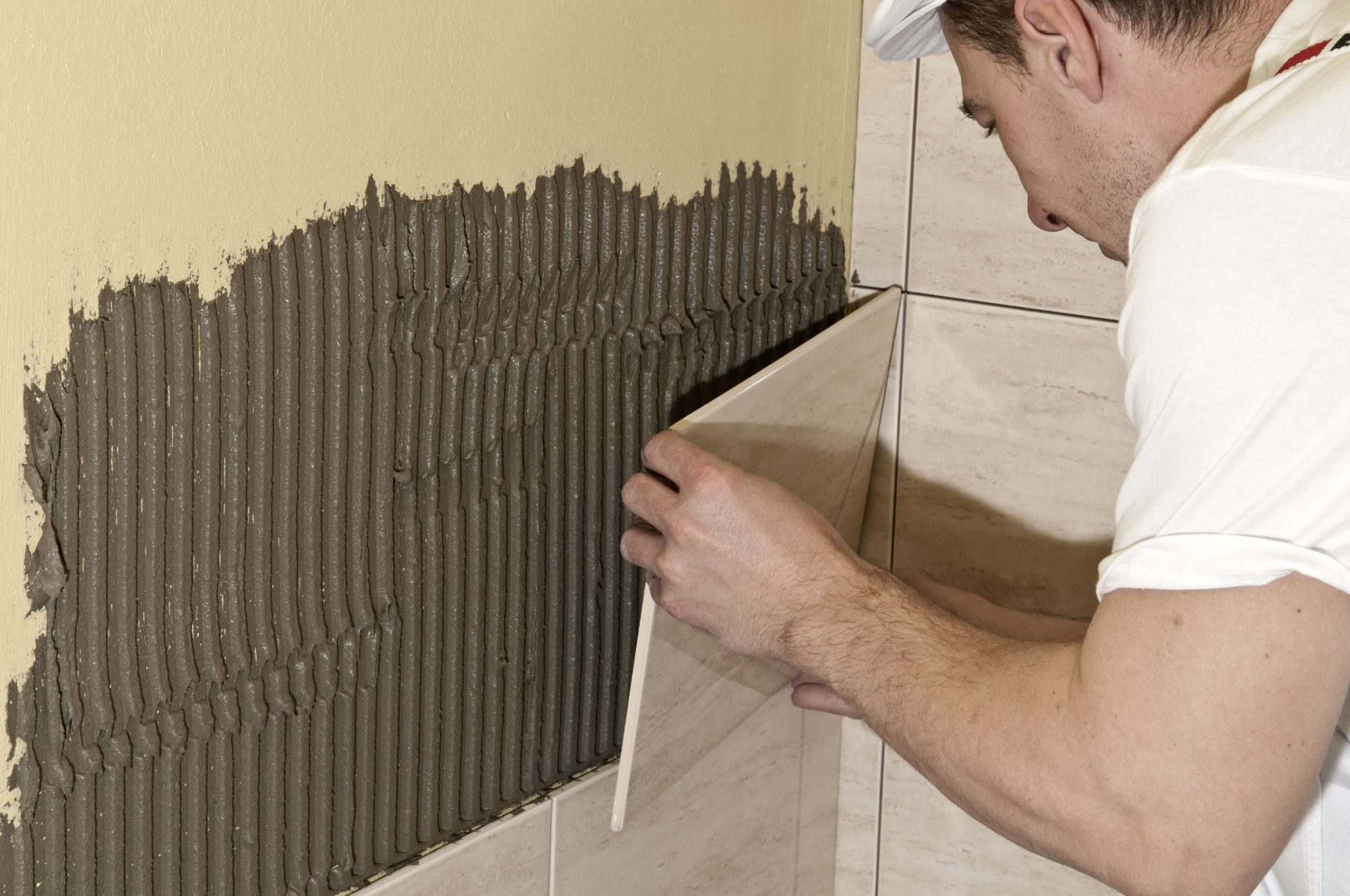 Как правильно положить кафельную плитку на стену: Как класть плитку на стену: инструкция для самостоятельной работы
