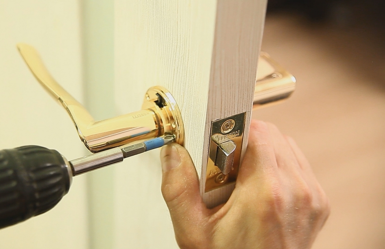 Как поставить самостоятельно межкомнатную дверь: Как установить межкомнатную дверь своими руками