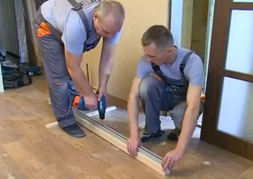 Видео установка дверей: Установка межкомнатных дверей своими руками. Смотреть видео
