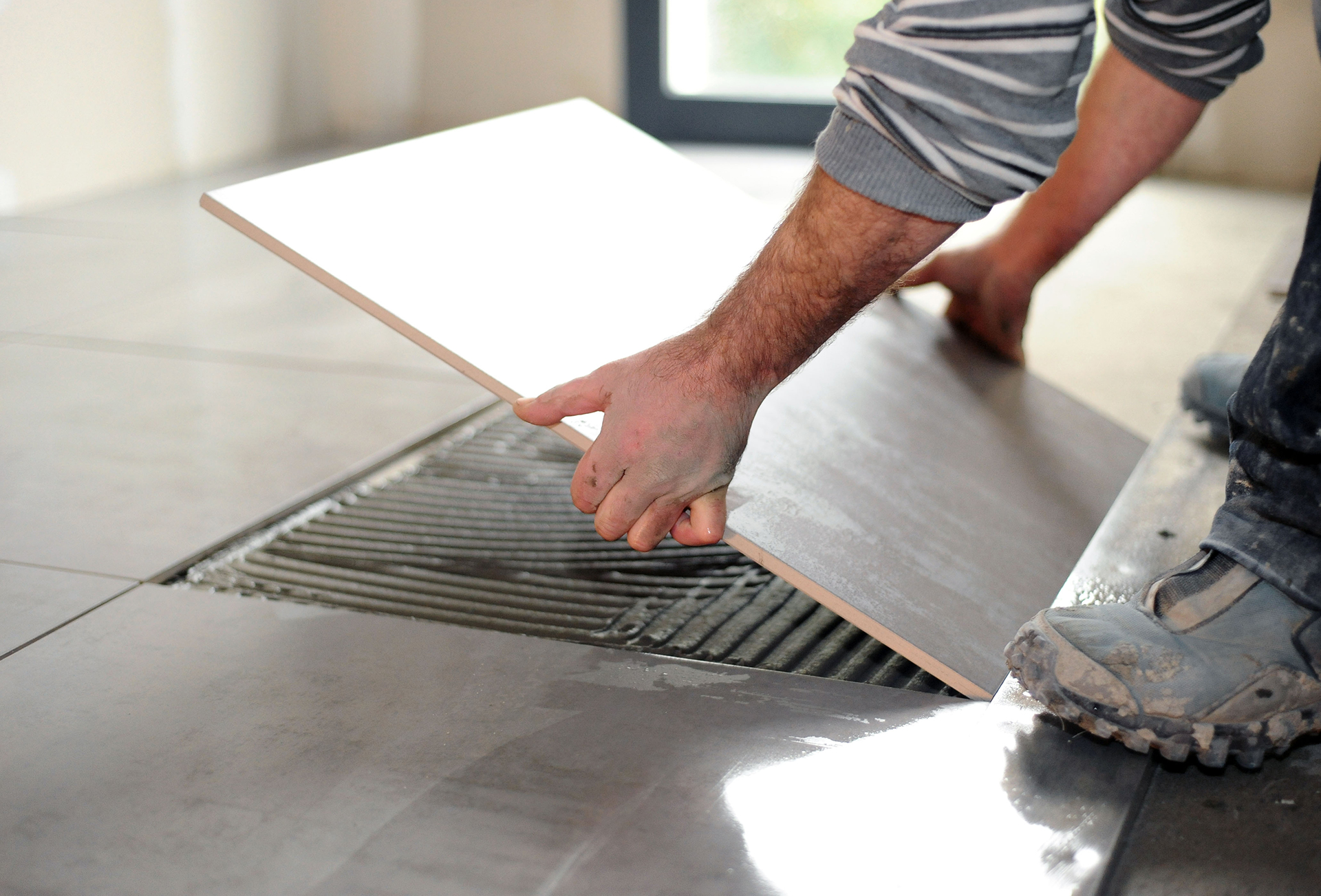 Как класть на пол длинную плитку: Укладка плитки на пол своими руками. Как правильно выложить плитку в ванной или кухне.