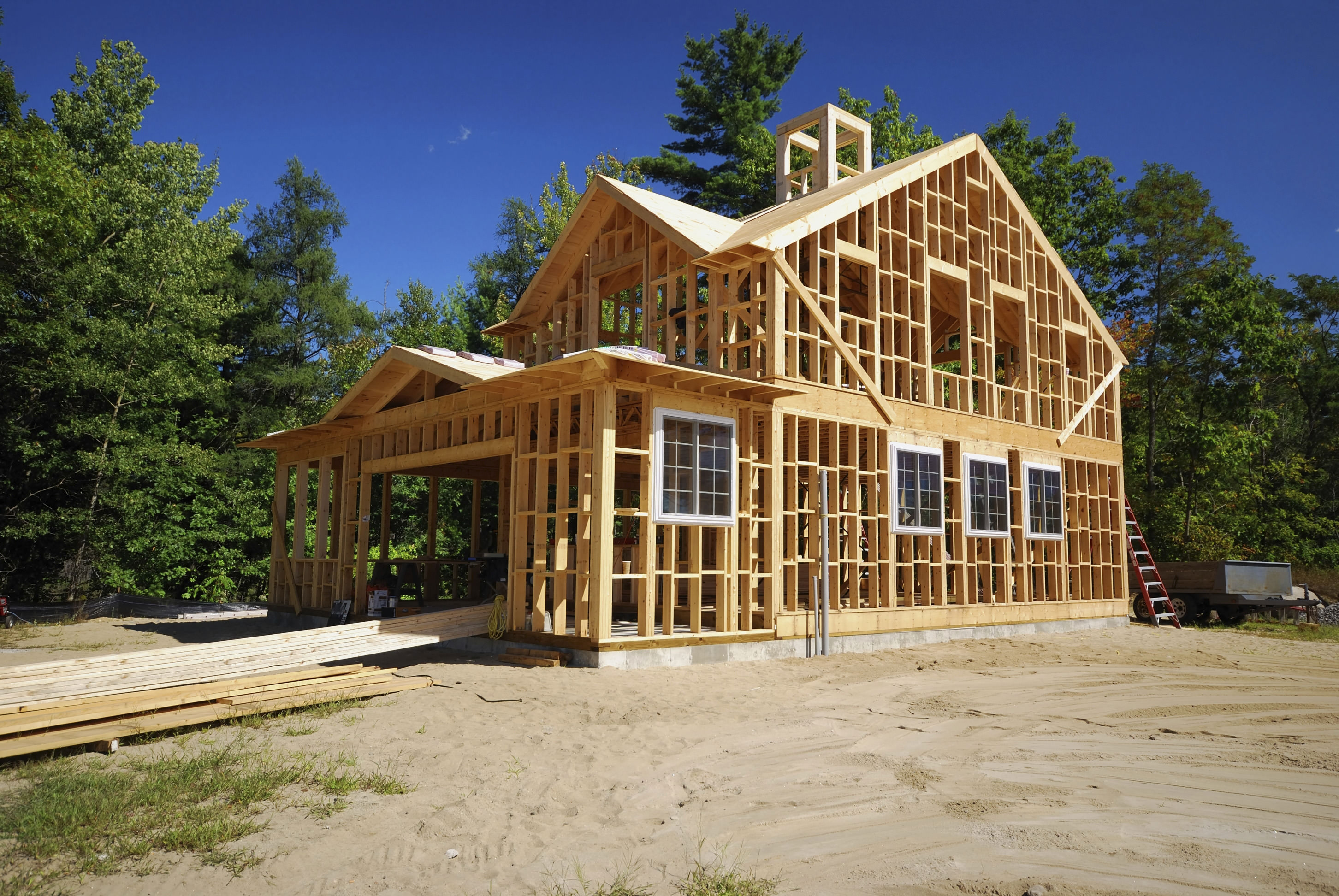 Как построить дом бюджетно: Как и из чего дешевле всего строить дом своими руками: обзор материалов