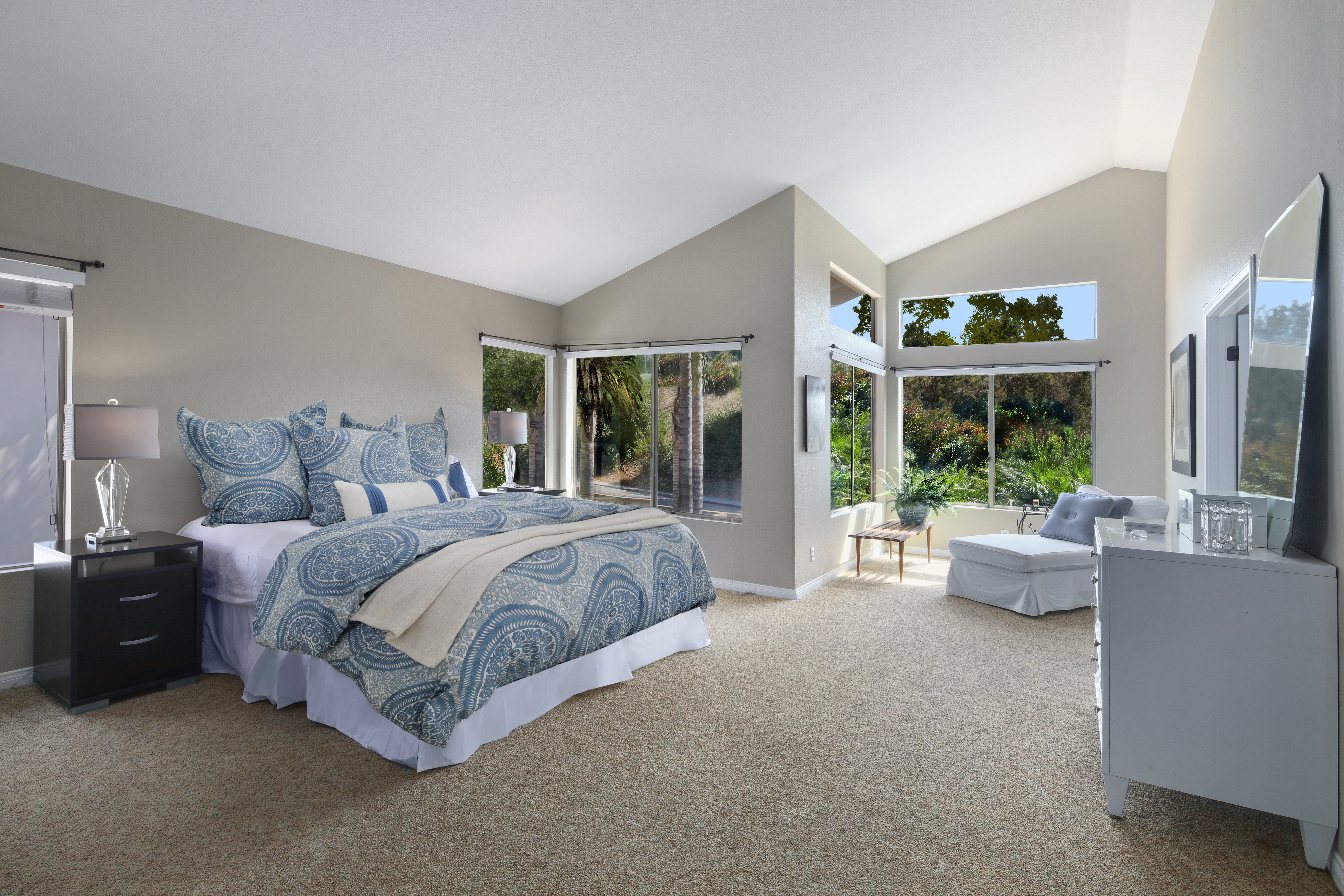 Спальни фото с: Спальни в морском стиле – 135 лучших фото-идей дизайна интерьера спальной комнаты