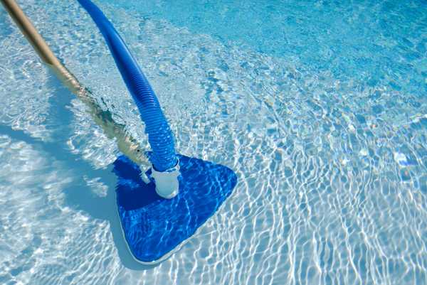 Чем очистить воду в бассейне в домашних условиях – своими руками, химией для бассейна, механическими средствами чистки и специальным оборудованием