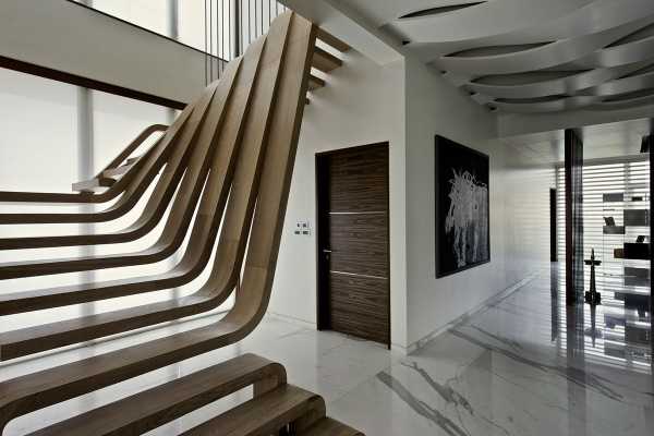 Дизайн прихожей в частном доме фото с лестницей – Прихожая с лестницей - 100 фото лучших идей в интерьере прихожей