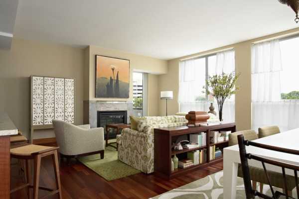 Дизайн зала обои в квартире – как правильно подобрать обои-компаньоны двух видов и цветов, реальные примеры правильного сочетания и комбинирования, идеи 2018 для гостиной в интерьере