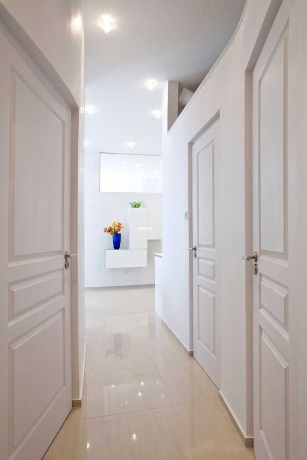 Двери межкомнатные в интерьере квартиры – светлые и темные варианты для квартиры и для частного дома, реальные примеры и советы по выбору
