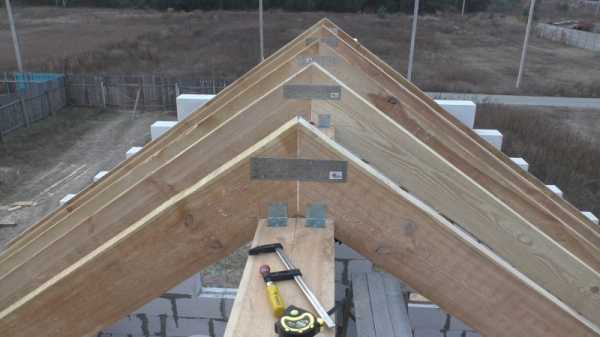 Двускатная крыша для бани – как построить своими руками, как делать стропила двухскатной крыши правильно, варианты устройства и установки