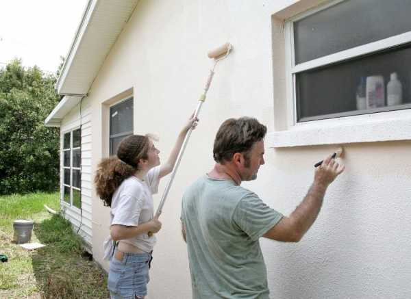 Фасадная краска по штукатурке для наружных работ – расход на 1м2 фасада, выбор окраски для внешних стен, покраска силиконовой, акриловой и другими типами, фото домов