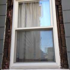 Фото наличник на окна – оконные изделия для пластиковых окон, декоративные металлические варианты своими руками, монтаж на ПВХ-конструкции