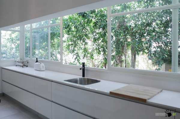 Фото окна в домах – пластиковые конструкции в частном доме и квартире, проекты для гостиной и мансардной комнаты