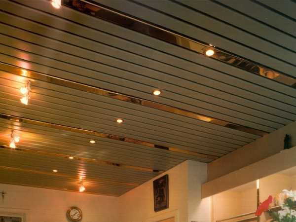 Фото подвесной потолок реечный – Реечный потолок - характеристики, какой выбрать для кухни и балкона, типы по цвету и виды подвесных металлических и зеркальных потолков, цена и где купить в Москве и СПб