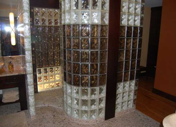 Фото стена из стеклоблоков – Декоративные стеклоблоки в интерьере квартиры. Использование стеклоблоков в ванной фото, видео материал