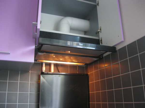Фото вытяжки для кухни с отводом в вентиляцию – установка кухонной конструкции с выводом воздуха, монтаж воздуховода в вентиляционную шахту
