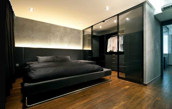Гардеробная система в спальне – фото дизайна, шкаф из гипсокартона, встроенная в маленькой, зона за кроватью, дверь в отдельную