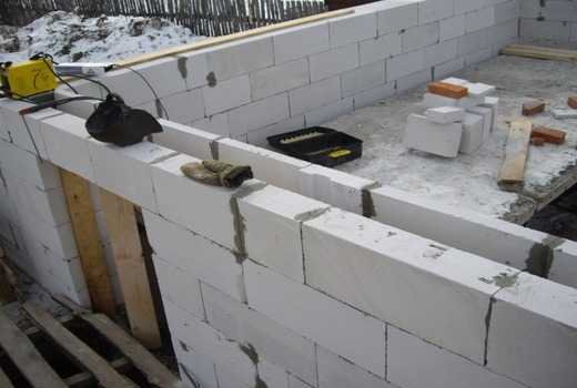 Газобетонные блоки характеристики – технические характеристики, что это такое, толщина стен из газобетона, фото, видео-инструкция как сделать перегородку из газобетонных блоков