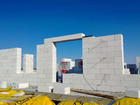 Газобетонные блоки стеновые – технические характеристики, что это такое, толщина стен из газобетона, фото, видео-инструкция как сделать перегородку из газобетонных блоков