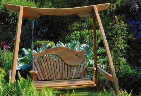 Качели в саду фото – Садовые качели в ландшафтном дизайне – функциональные особенности и виды