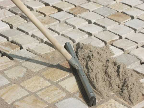 Как класть тротуарную плитку своими руками на песок – Как класть тротуарную плитку - технология правильной укладки тротуарной плитки на песок, бетонное основание своими руками, фото и