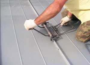 Как крыть крышу железом – Как покрыть металлопрофилем крышу правильно своими руками: крепление профильного железа