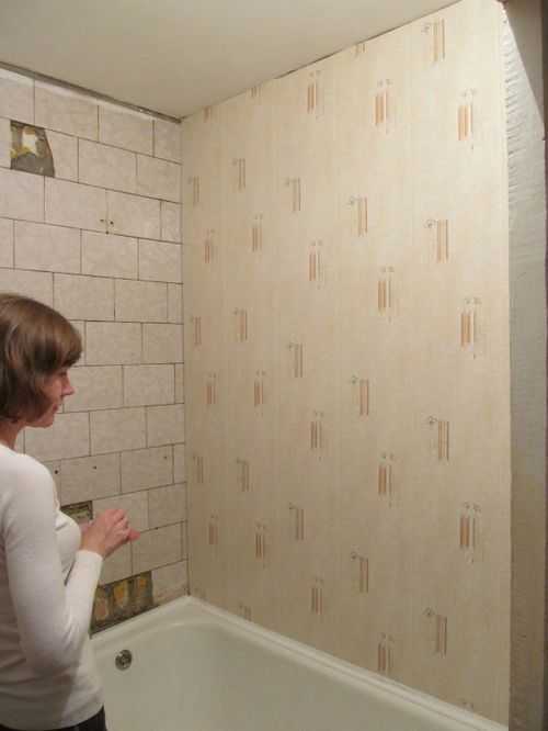 Как наклеить панели пвх в ванной – Как закрепить панели пвх на стену в ванной – обшивка стеновых и потолочных панелей в ванной комнате своими руками, монтаж с обрешеткой и без, установка и облицовка
