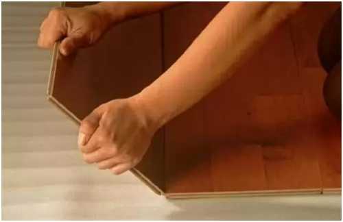 Как покрыть пол ламинатом своими руками видео – Как укладывать ламинат своими руками пошаговая инструкция видео фото