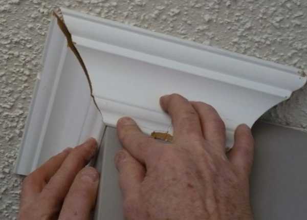 Как правильно отрезать углы на потолочном плинтусе – Потолочный плинтус как сделать угол, как правильно резать углы потолочного плинтуса, инструменты для обрезки (вырезки) плинтуса, состыковка потолочного плинтуса в углах