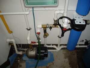 Как провести воду с колодца в дом – гидроизоляция колодца, прокладка труб, монтаж оборудования и особенности
