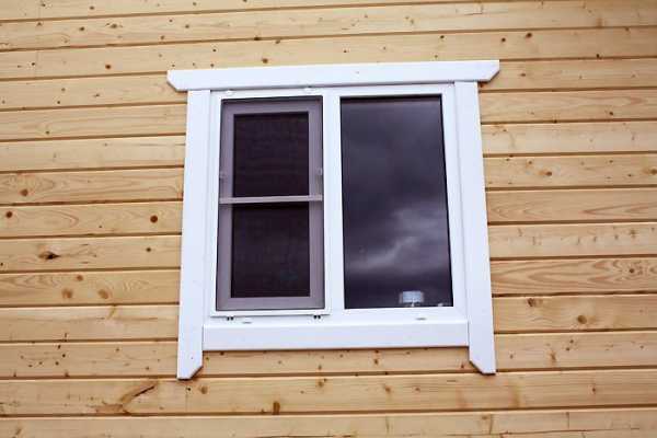 Как сделать наличники на окна в деревянном доме – видео-инструкция по установке своими руками, особенности пластиковых, резных, простых, брошированых изделий, шаблонов,, варианты, цена, фото