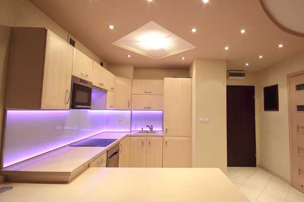 Как сделать подсветку на кухне под шкафчиками светодиодной лентой – Светодиодная подсветка кухни – о выборе и монтаже своими руками (ФОТО)