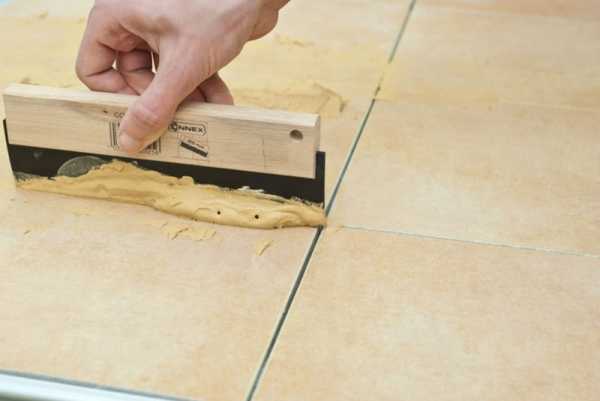 Как уложить плитку своими руками на пол – Как правильно класть плитку на пол своими руками: пошаговая инструкция от профессионала