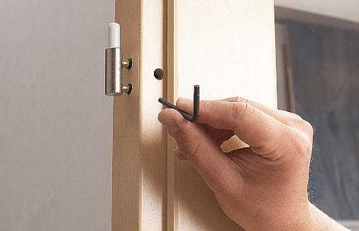 Как установить комнатную дверь – Установка межкомнатных дверей своими руками: простая инструкция